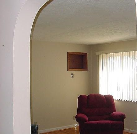 3rd image of 121 E Crest Dr