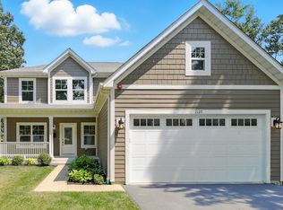 1127 Kenton Rd, Deerfield, IL 60015