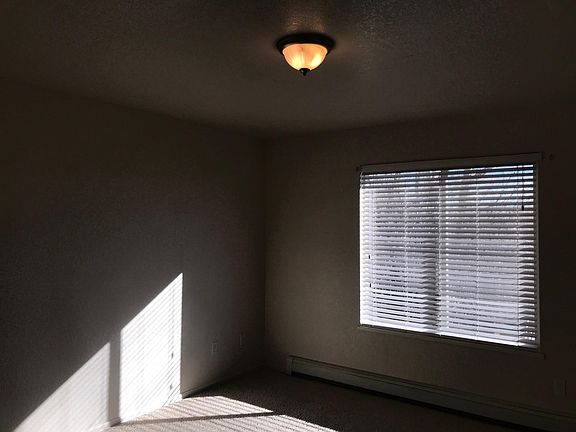 3rd image of 150 Drumlin Cir
