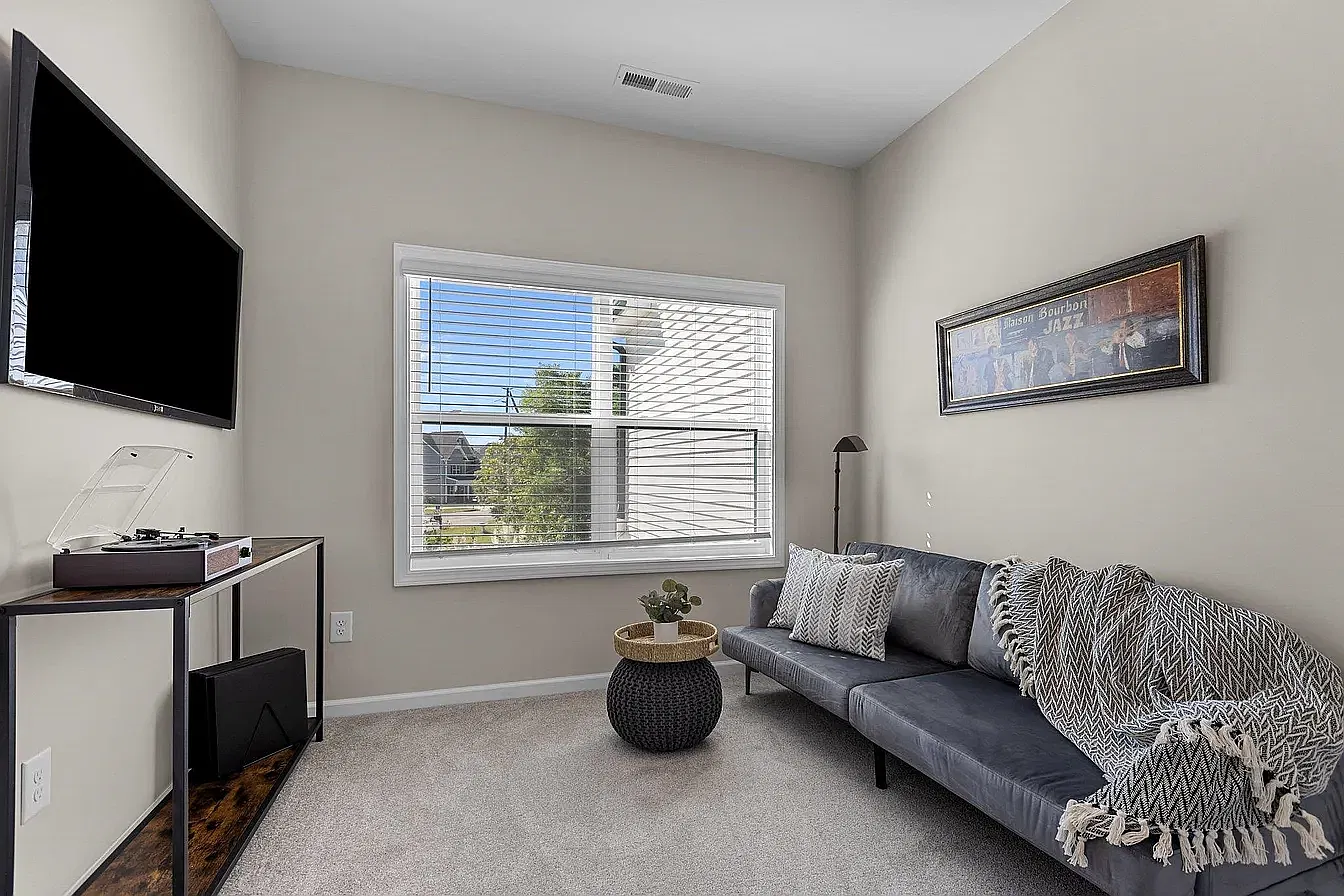 35 Curren Dr — Photo 4