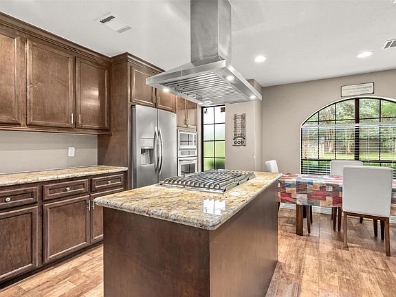 3rd image of 12839 Eastbrook Dr