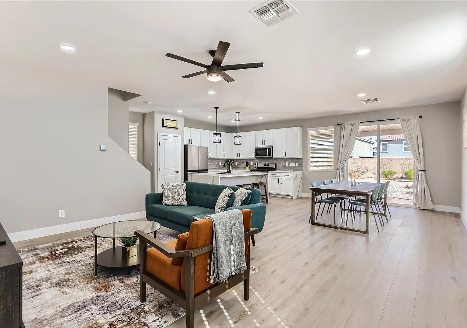 Fully Furnished Short/Long Term Rental — Photo 2