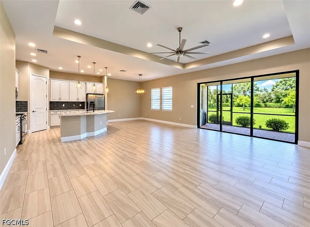 3 bed, 2.5 bath, 2312 sqft, $2,900 — Photo 2