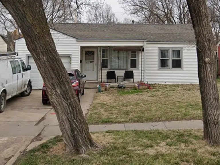 1106 S Gordon Ave — Photo 1