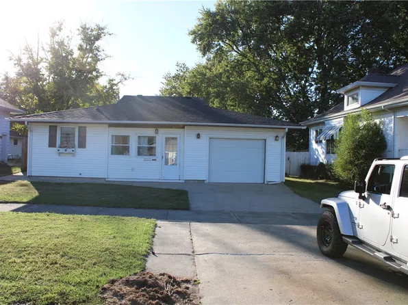 809 N 20th St, Mattoon, IL 61938