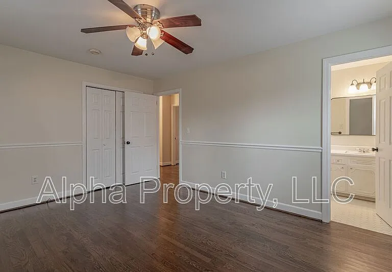 400 Fairhaven Dr — Photo 18