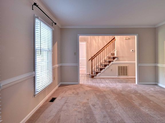 5th image of 106 Dawn Pl