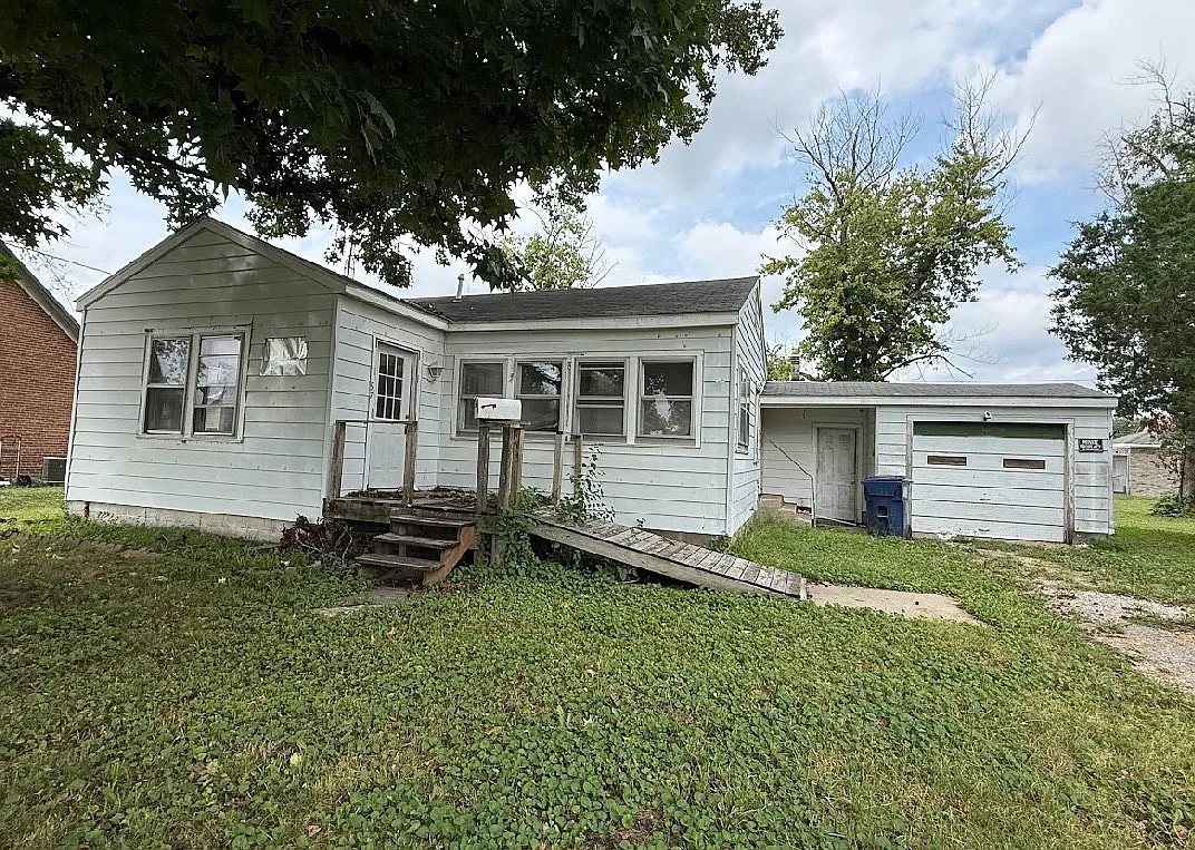 2 bed, 750 sqft, $900 — Photo 1