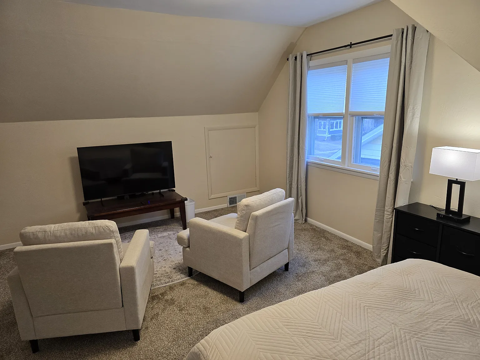 1018 Como Pl — Photo 3