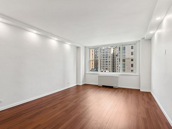 3rd image of 176 E 71st St #8C