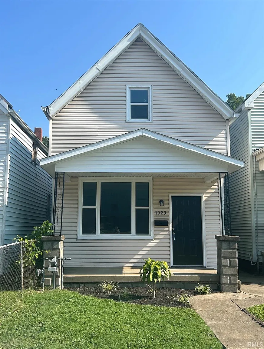 1023 W Franklin St photo 1