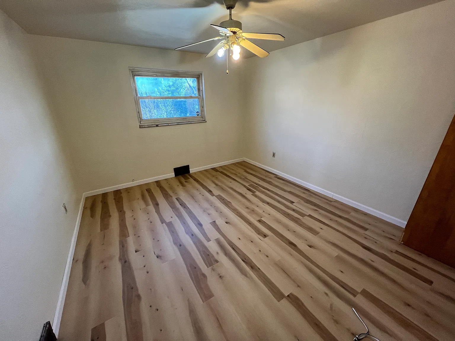 3 bed, 1200 sqft, $1,100 — Photo 3