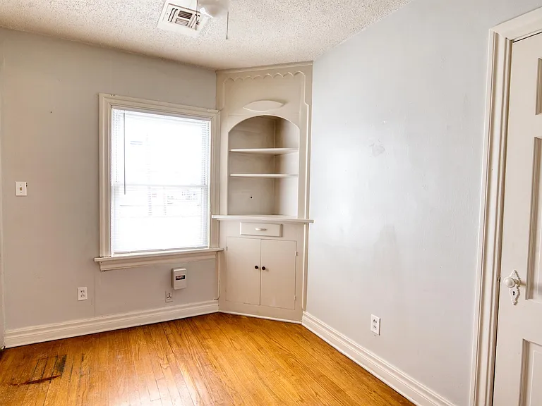 1132 N Saint Clair Ave — Photo 13