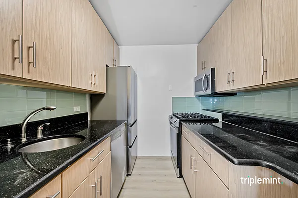 Sold by Triplemint | media 17