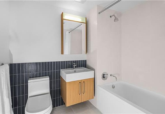 5th image of 415 Red Hook Ln APT 7G