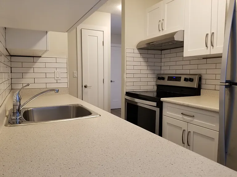 900 Fairview Rd #27 — Photo 2
