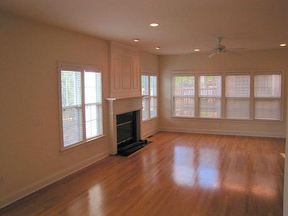 3rd image of 2270 Norbury Dr SE