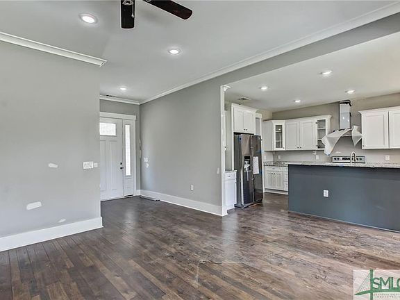 5th image of 126 Camellia Ave