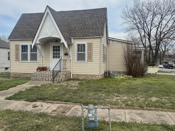 818 S Lafayette Ave, Chanute, KS 66720