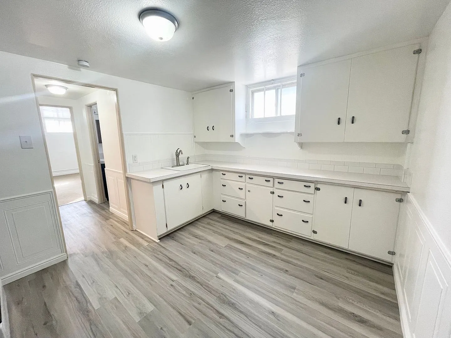 Large 1 bd/1b Basement Apartment in Downtown Caldwell! — Photo 2
