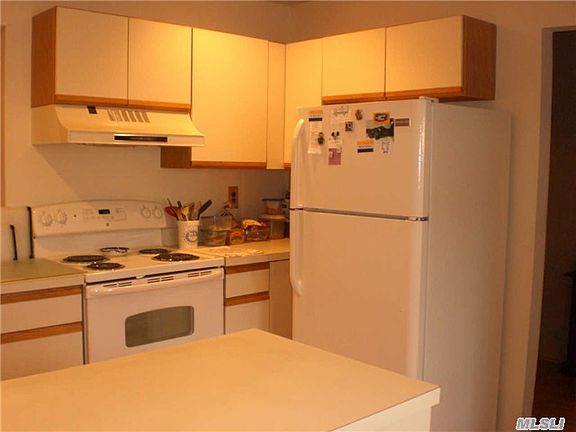 3rd image of 74 Stratford Ct