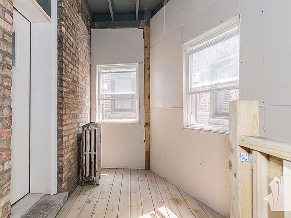 4th image of 5158 N Leavitt St APT 2