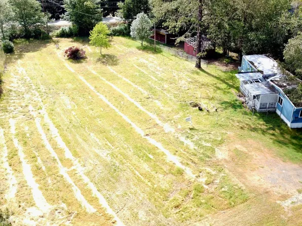1015 NE Lillian St, Myrtle Creek, OR 97457