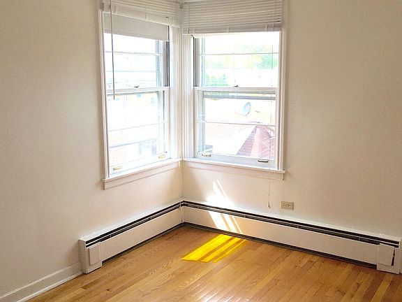 3rd image of 6634 W Belmont Ave APT 2