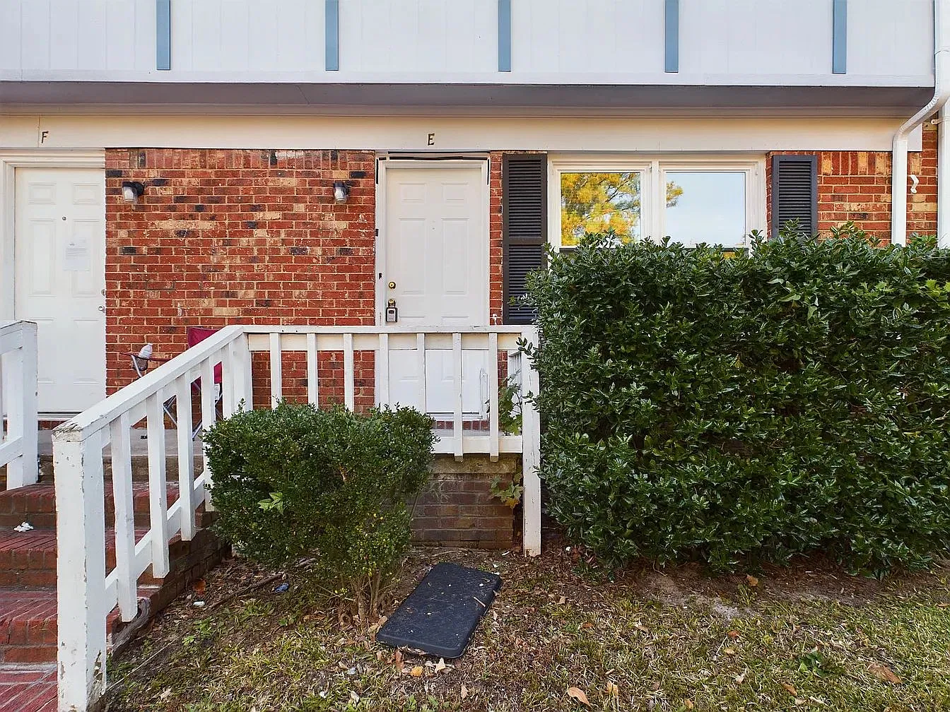 614 Eastview Drive APT B - 614- B eastview ct — Photo 2