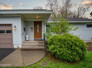 29 Gingerbread Ln, Albany, NY