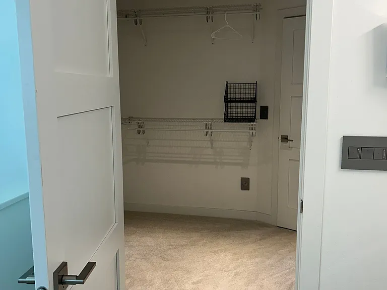 306 Regina Ave S #1 — Photo 6