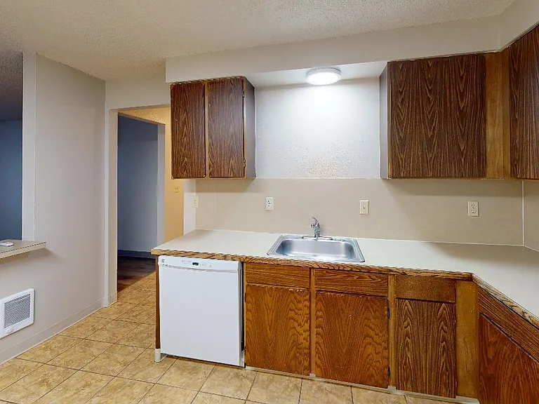 240 W Furnish Ave #12 — Photo 3