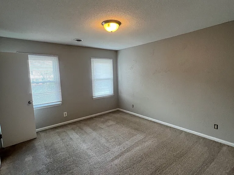 425 Homestead St #D — Photo 11