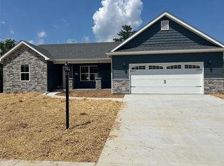 6400 Winter Ct, Godfrey, IL 62035