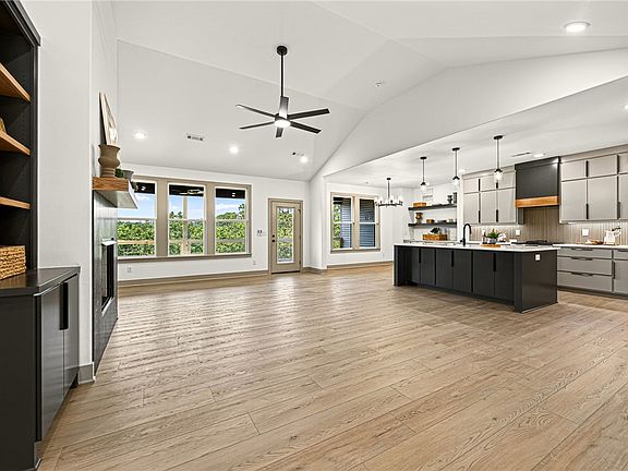 3rd image of 21 Ayton Ln