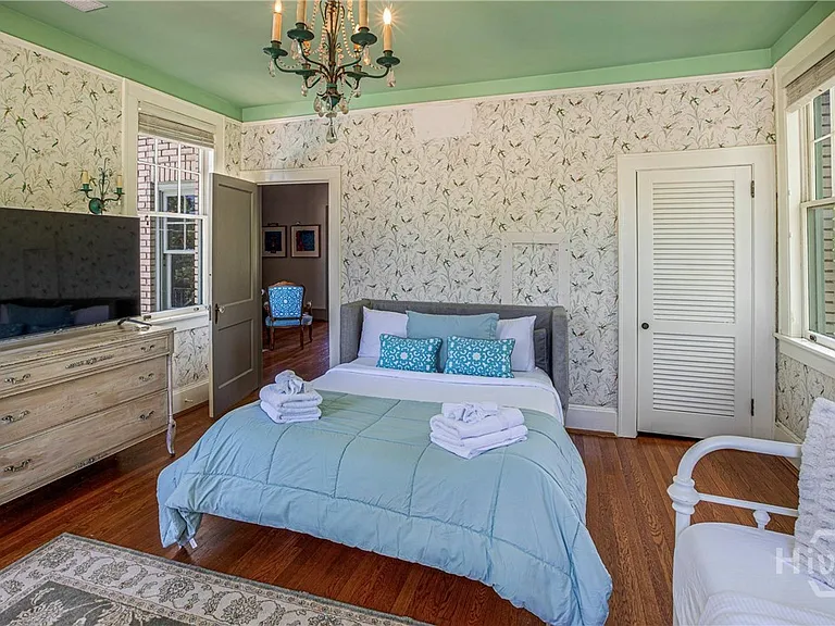 624 E Victory Dr — Photo 23