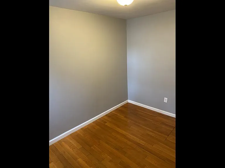 831 Winton St — Photo 14