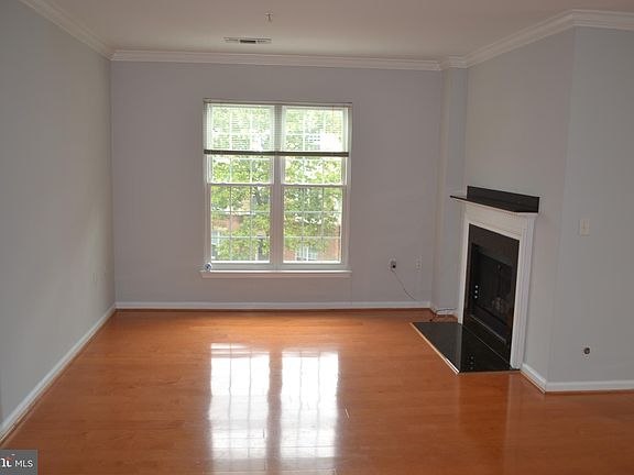 5th image of 2102 Highcourt Ln APT 301