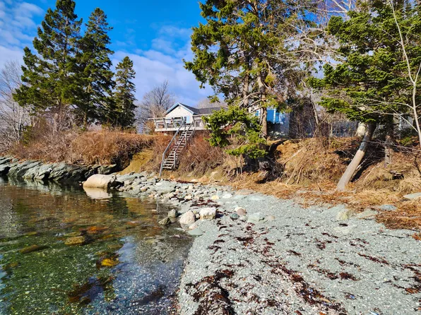 43 Stillmeadow Lane, Trenton, ME 04605