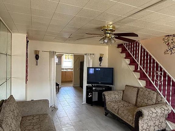 3rd image of 7123 Seaford Rd