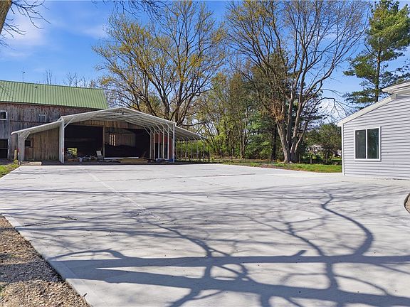 3rd image of 3190 Rebert Pike
