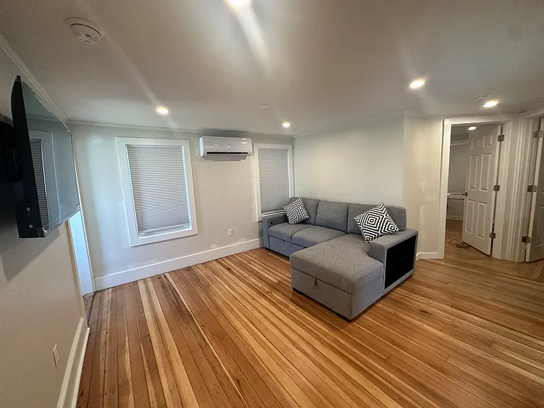 17 Byrnes St #1-2 — Photo 2