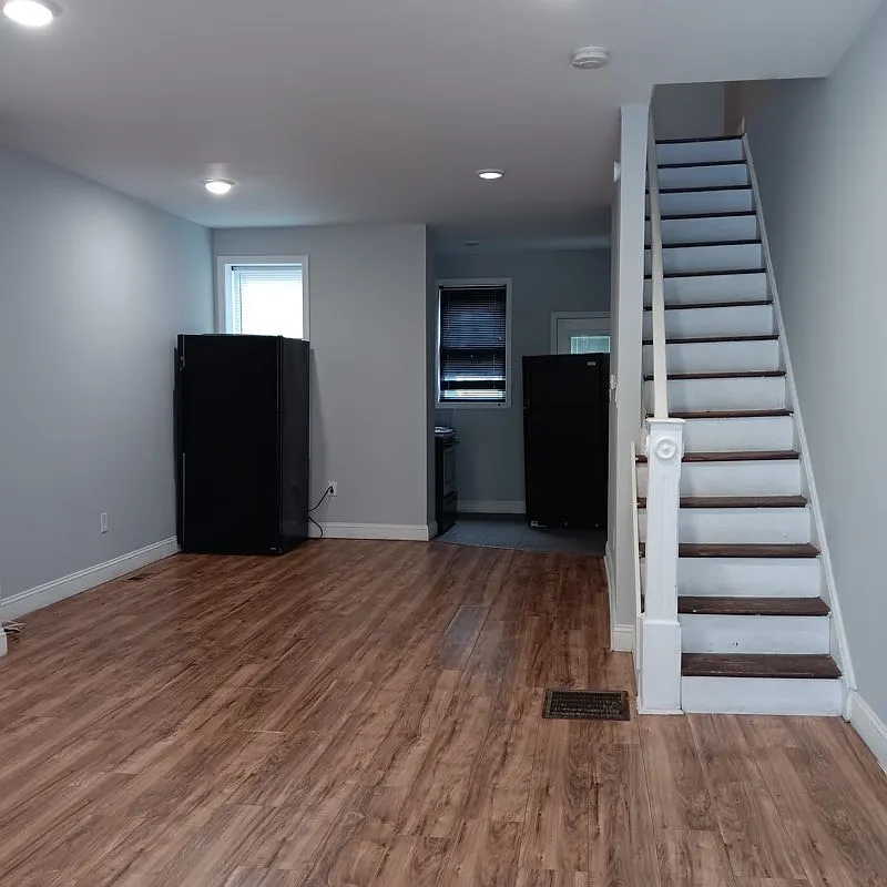 3 bed, 1000 sqft, $1,600 — Photo 2