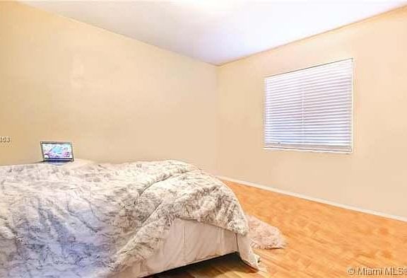 4th image of 872 NE 81st St