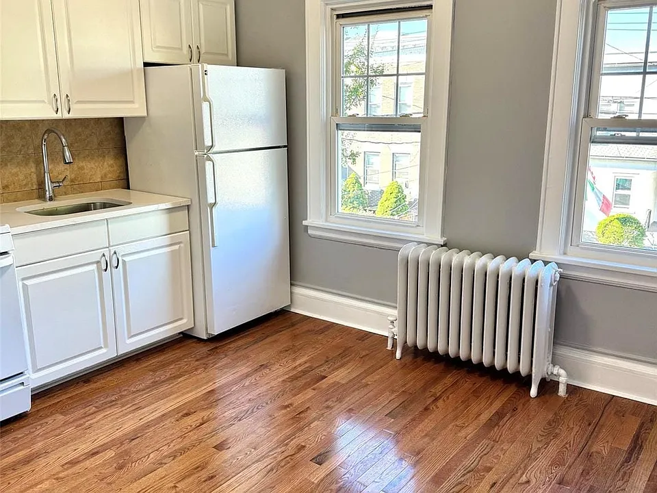53 Madeleine Ave #2
