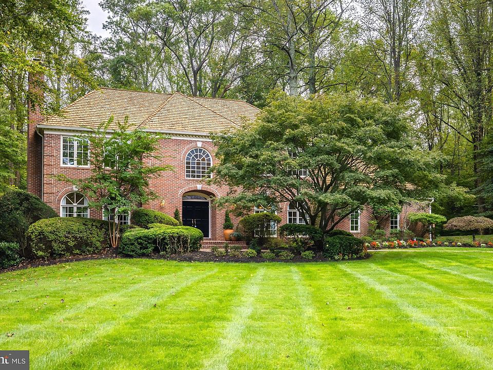 1st image of 8001 Greenwich Woods Dr