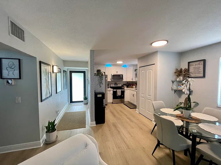1930 SW 28th St #101 — Photo 8