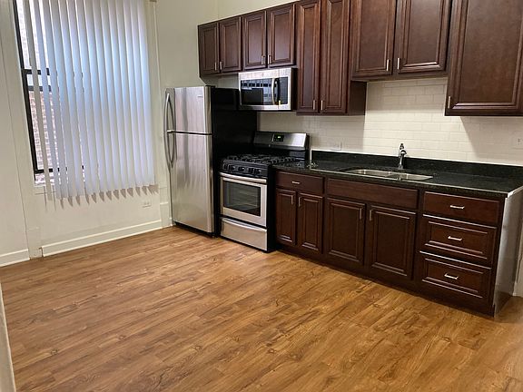 3rd image of 1011 S Oakley Blvd APT 3F