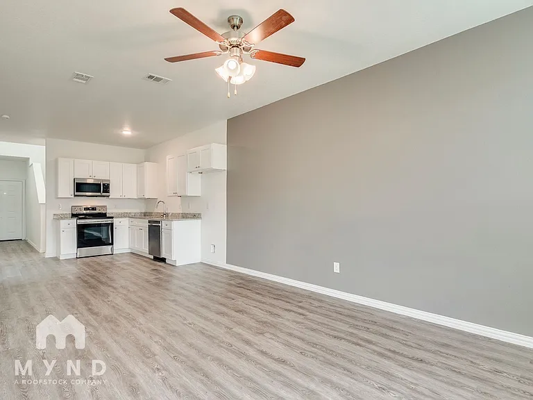 3234 Cherry Ln — Photo 2