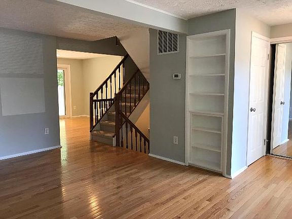 3rd image of 6822 Montivideo Square Ct